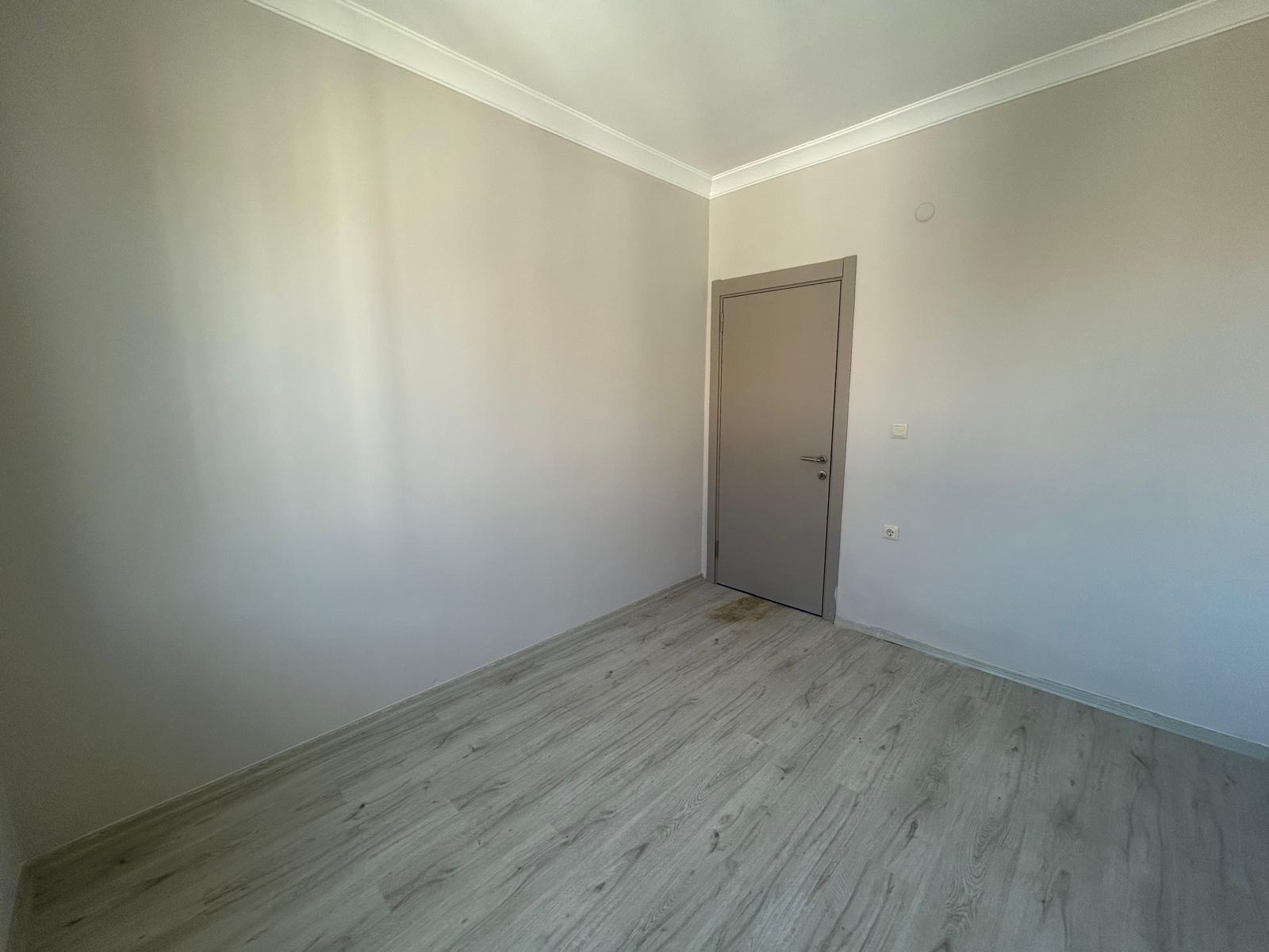 SİTE İÇERİSİNDE HAVUZLU AYRI MUTFAKLI 2+1 DAİRE